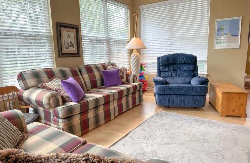 Huron House | 5 Bedroom Home in Old Homestead II