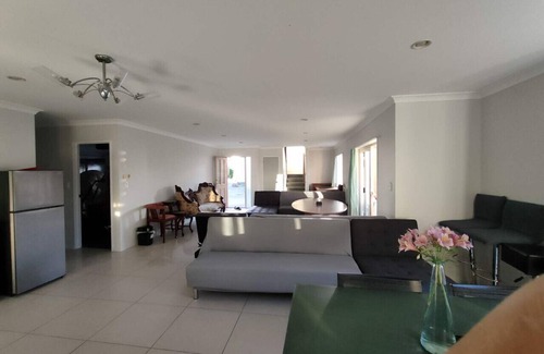 Mount Albert Villa | 5 Bedroom House, 82A Richardson Road, Mt Albert, Auckland