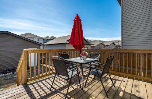 Northeast Edmonton House | 5 Bedroom House in McConachie, Near Anthony Henday, Sleeps 12, Backyard, Netflix, Free Parking