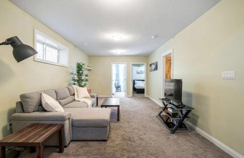 Northeast Edmonton House | 5 Bedroom House in McConachie, Near Anthony Henday, Sleeps 12, Backyard, Netflix, Free Parking