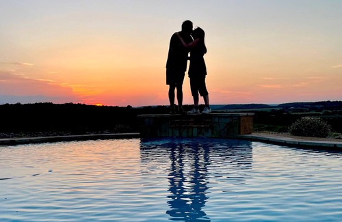 Jonesboro House | 5 bedroom house w/pool - private ranch just 1 hr from Waco