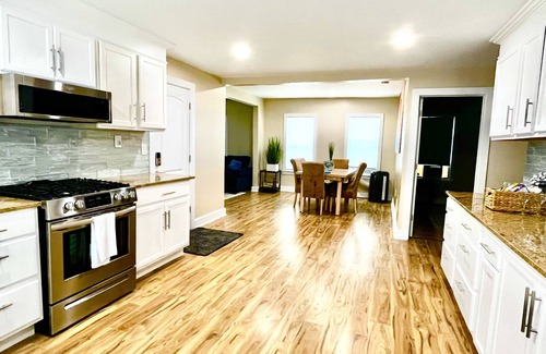Springfield Apartment | 5 bedroom in the center of Springfield .