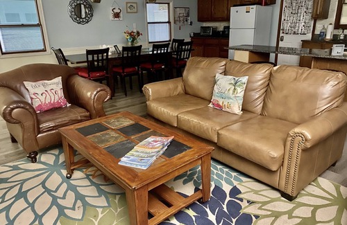 Fremont House | 5 Bedroom Lake Access House and Entertainment Bldg for Rent