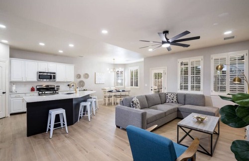 El Paso House | 5 Bedroom Modern Oasis - West El Paso Home