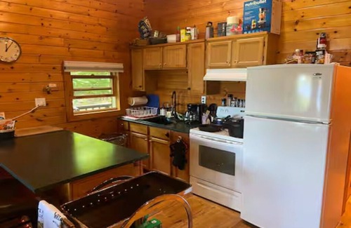 Central Frontenac Cottage | 5 bedroom Pine Cottage on Sharbot Lake - Sleeps 12