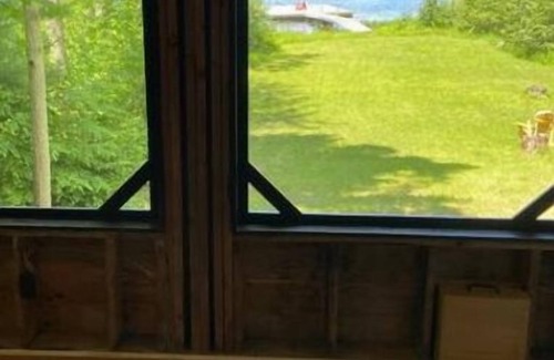 Central Frontenac Cottage | 5 bedroom Pine Cottage on Sharbot Lake - Sleeps 12