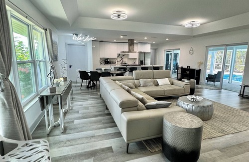 Caloosahatchee House | 5 Bedroom Pool Home Hot Tub Gulf Access Game Room Cape Coral Pets Welcome