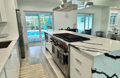 Caloosahatchee House | 5 Bedroom Pool Home Hot Tub Gulf Access Game Room Cape Coral Pets Welcome