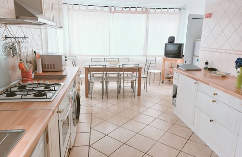 Charneca de Caparica e Sobreda Villa | 5 Bedroom Villa, Private Pool, Near Beach, Golf & Lisbon (WI-Fi)