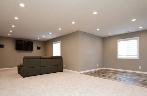 Omaha House | 5 bedroom Spacious Home w/ entertainment & 5 mins from interstate!
