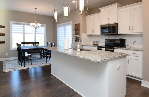 Omaha House | 5 bedroom Spacious Home w/ entertainment & 5 mins from interstate!