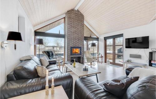 Grena Strand House | 5 Bedroom Stunning Home In Grenaa