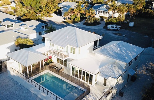 Golden Beach House | 5 bedroom stunning home. Walking distance to town and the beach.
