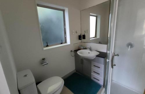 Mount Albert House | 5 Bedroom sweet House 82A Richardson Road