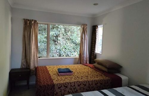 Mount Albert House | 5 Bedroom sweet House 82A Richardson Road