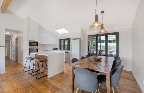 Terrigal House | 5 bedroom Terrigal beach home with district views