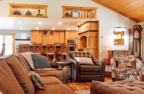 Detroit Lakes House | 5 bedroom vacation home on 47 acres