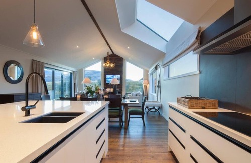 Jacks Point House | 5 Bedroom Villa with Mountain Views