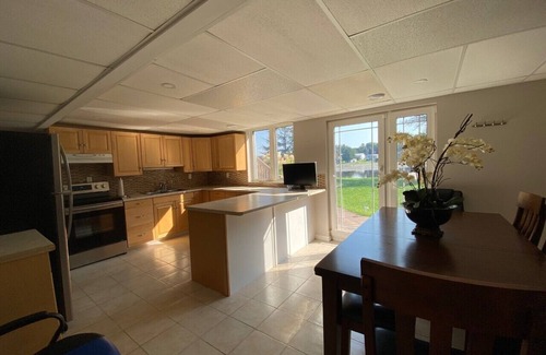 Kawartha Lakes Cottage | 5 Bedroom waterfront Cottage sleeps 10
