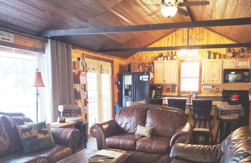 Crosby House | 5 BEDS 2BA Crosby Home Just 4 blocks from Main Street & Bike Trails!
