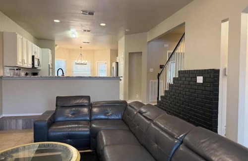 Stone Oak House | 5 beds 3 bathroom Large patio pool table stone oak