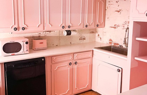West Monroe House | 5 beds Pink house! Pet friendly!