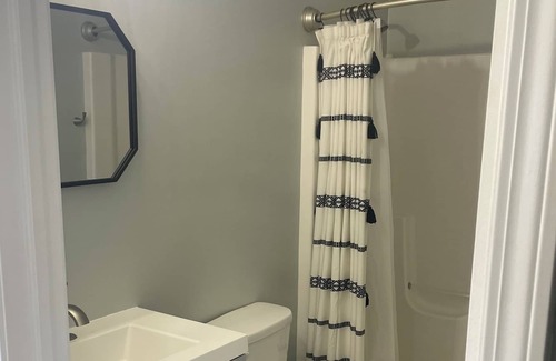 Valparaiso House | 5 blocks to downtown Valparaiso, <1 hour to Chicago, close to Indiana Dunes