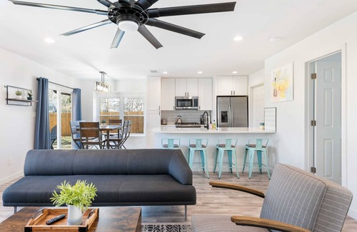 Franklin Park House | 5 BR, 10 min to DT, Sleeps 10, Pet Friendly