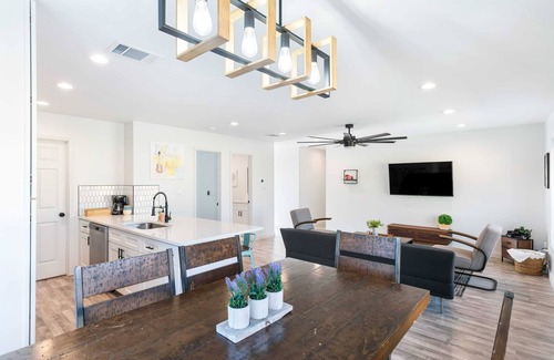 Franklin Park House | 5 BR, 10 min to DT, Sleeps 10, Pet Friendly