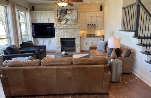 Cedar Creek Reservoir House | 5 BR/4BA OPEN water lake view with Gameroom/hot tub, ready for Family Fun!