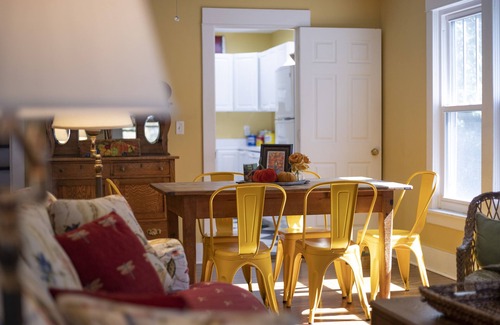 Lakeside Cottage | 5 BR Cottage a Short Walk to Pier Street Beach Access.