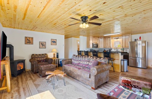 Gardiner House | 5 br house with gorgeous mountain and river view by Yellowstone