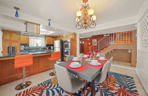 Norwalk House | 5 BR Jacuzzi | 12 mins to Disney | Knotts | Beach
