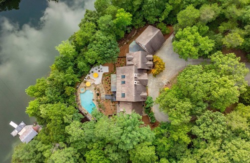 Northport House | 5 BR - Lake Tuscaloosa - 9 acres w/pool
