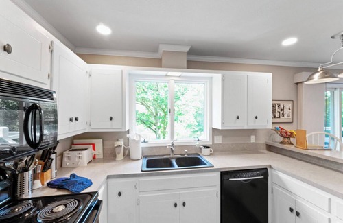 Shell Knob House | 5+ BR lakefront home w/swim dock. High Speed WiFi.