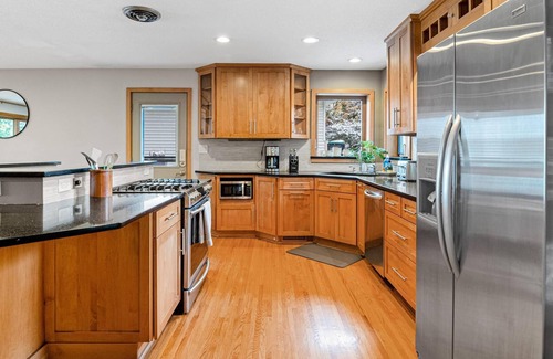 Coon Rapids House | 5 BR Lakeside Retreat w/ Huge Rec Space!