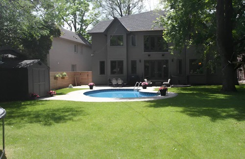 Etobicoke House | 5 BR Large Family Home. Big yard, POOL!