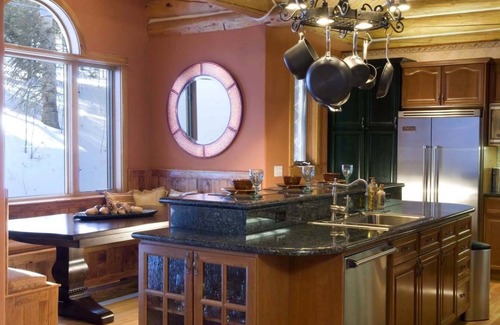 Mountain Village House | 5 BR + Loft Luxury Ski-in & Ski-out Log Home, stunning mountain views, hot tub