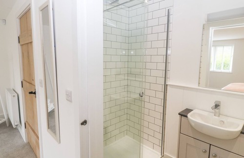 Caergeiliog Cottage | 5 CLEIFIOG FAWR, pet friendly, luxury holiday cottage in Valley