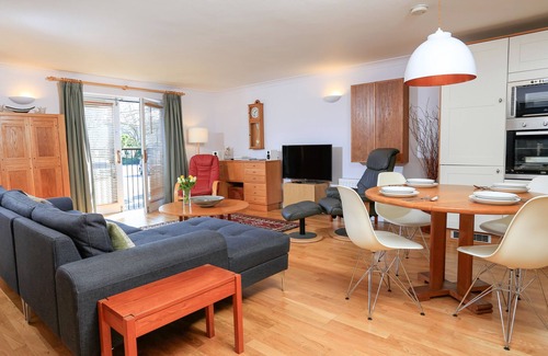 Dartmouth Cottage | 5 DARTMOUTH HOUSE, pet friendly in Dartmouth