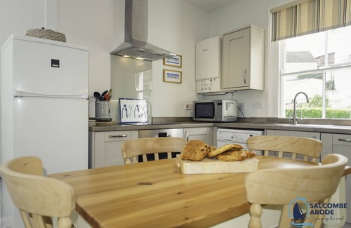 Salcombe Apartment | 5 Glenthorne-Cosy Retreat | Harbour View & Parking