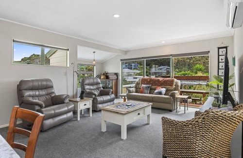 Arkles Bay House | 5 Hawaiian - Arkles Bay Holiday Home