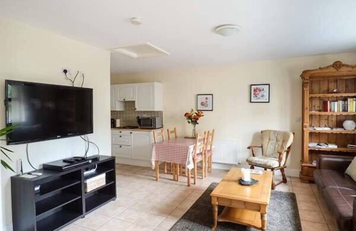 Dundrum Cottage | 5 KILNAMANAGH MANOR, pet friendly in Dundrum, County Tipperary