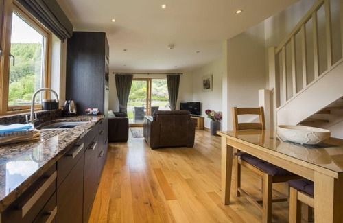 Kenmore Cottage | 5 Maxwells - sleeps 2 guests in 1 bedroom