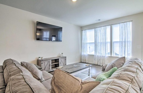 Millville House | 5 Mi to Bethany Beach Modern Gem with Pool Access!