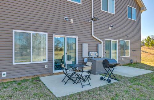 Harrisburg House | 5 Mi to Charlotte Motor Speedway Cozy Townhome