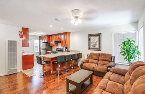 Harbor House | 5 Mi to Coast: Centrally Located Long Beach Home!