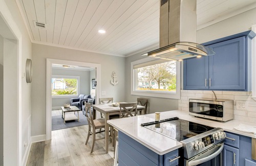 Warrington House | 5 Mi to Dtwn: Bright Home w/Yard in Pensacola!