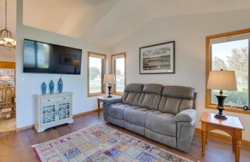 Fargo House | 5 Mi to Dtwn Pet-Friendly Wheatland Twin Home!