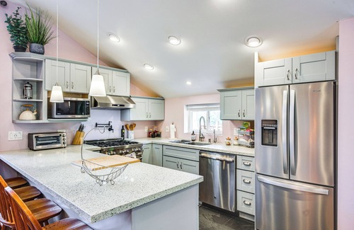 South End Apartment | 5 Mi to Dtwn Tacoma: Modern Studio Retreat